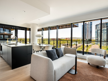 VIU le des Soeurs - Condos neufs dans Verdun avec units modles  Otterburn Park avec stationnement intrieur: > 1  000 001 $